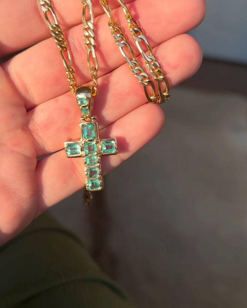 4ctw colombian emerald cross pendant in 18kt gold in sun