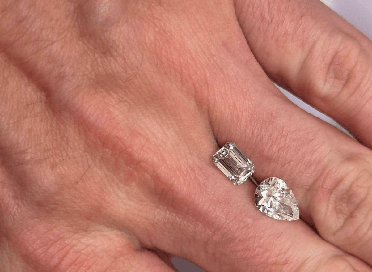 Two IGI lab diamonds close up.